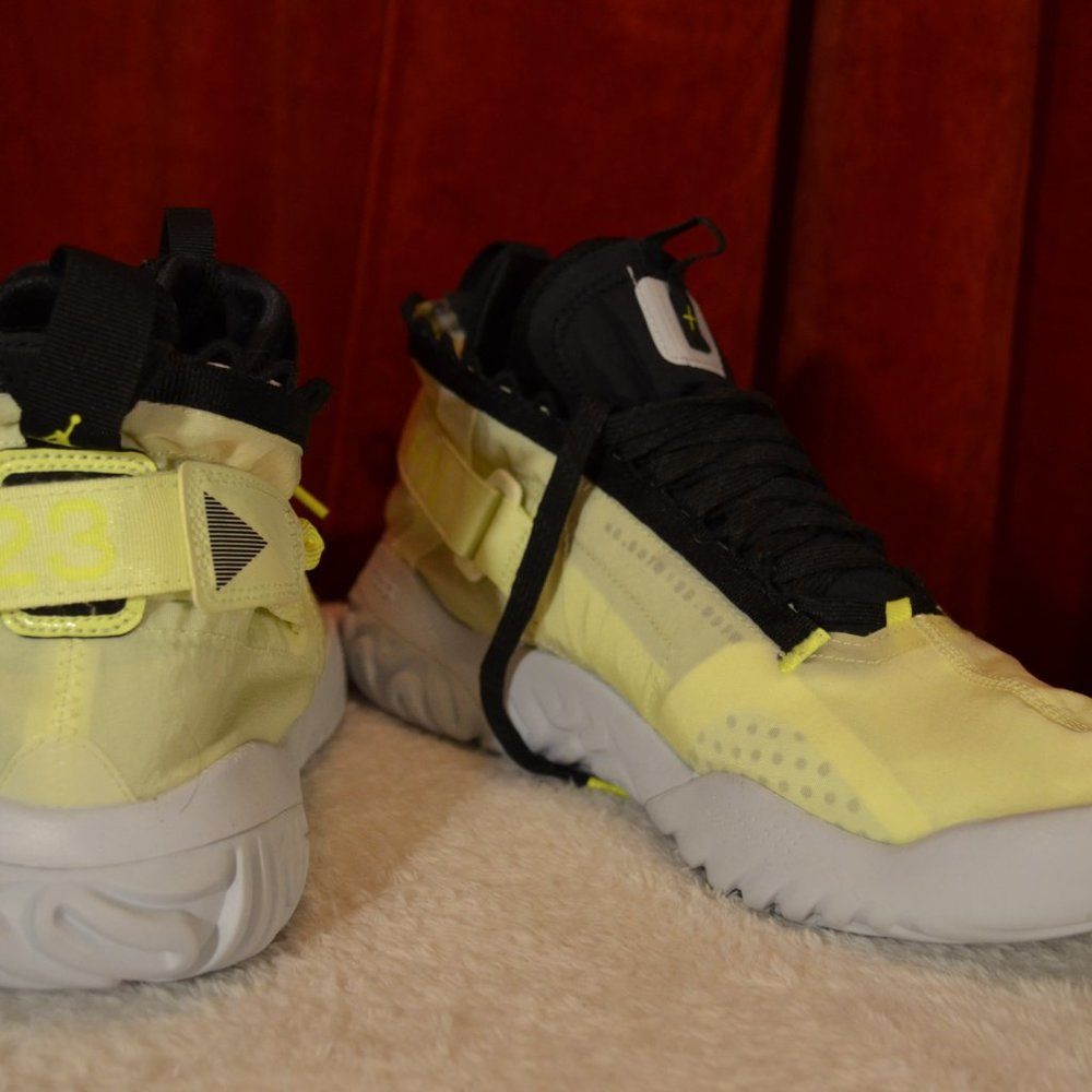Nike Jordan Proto React Barely Volt - image 4